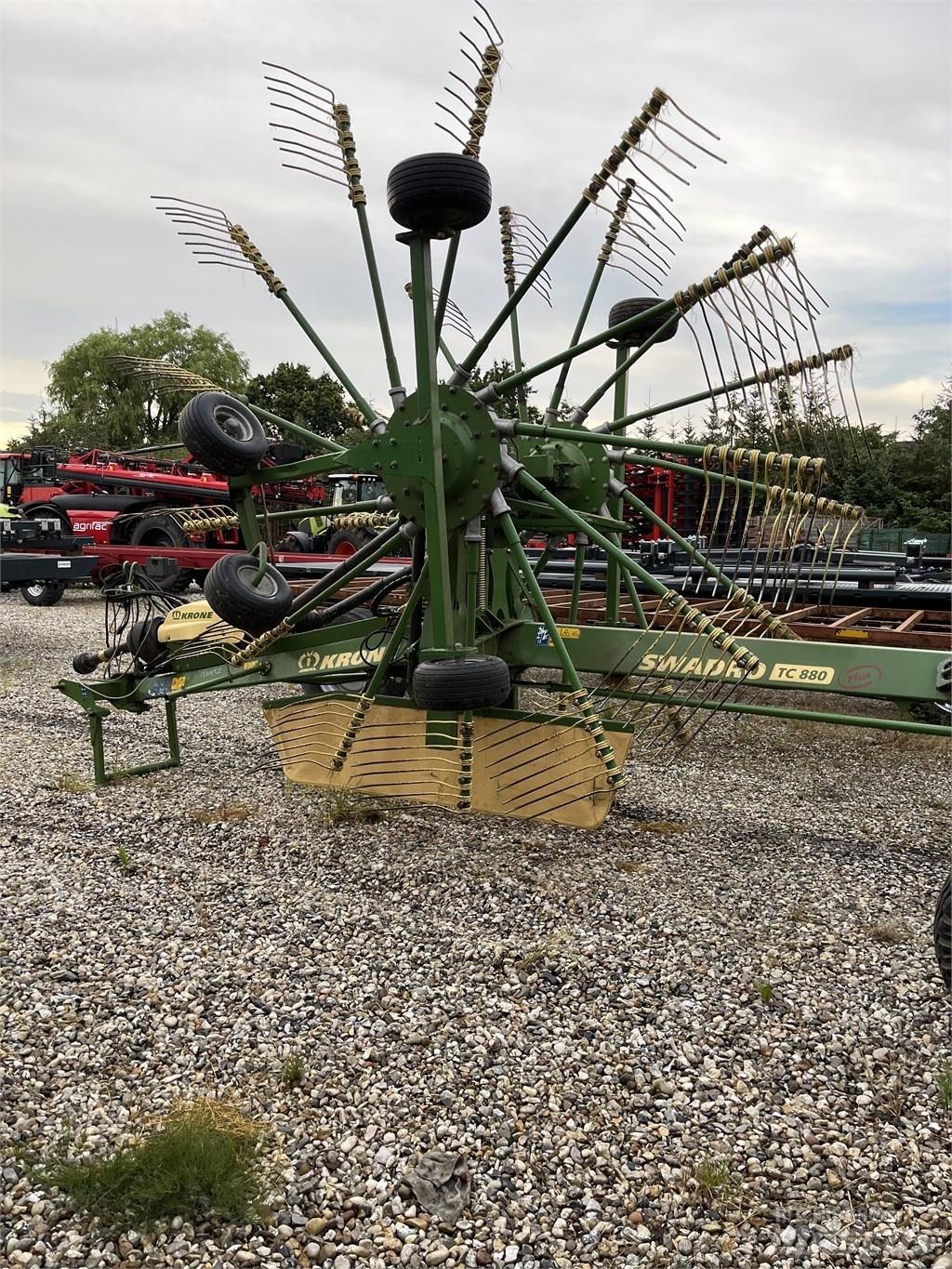 Krone Swadro TC 880 مكابس وميبسات التبن