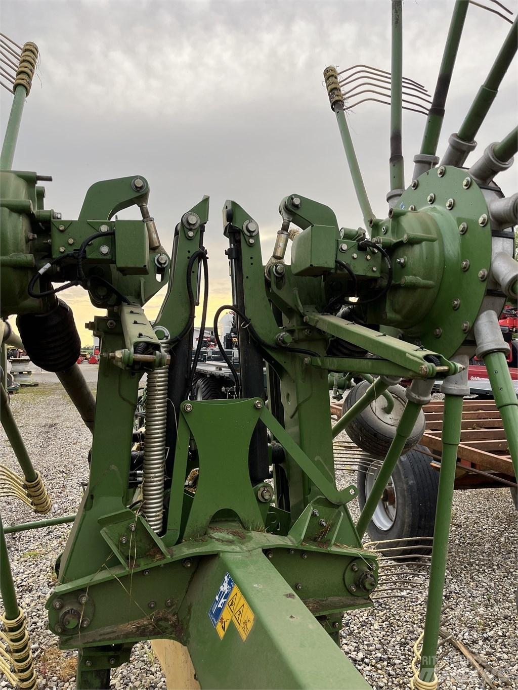 Krone Swadro TC 880 مكابس وميبسات التبن