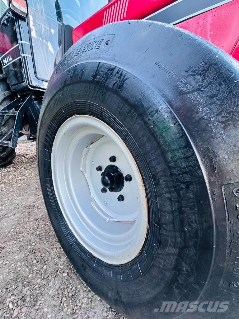 CASE 844 XL الجرارات