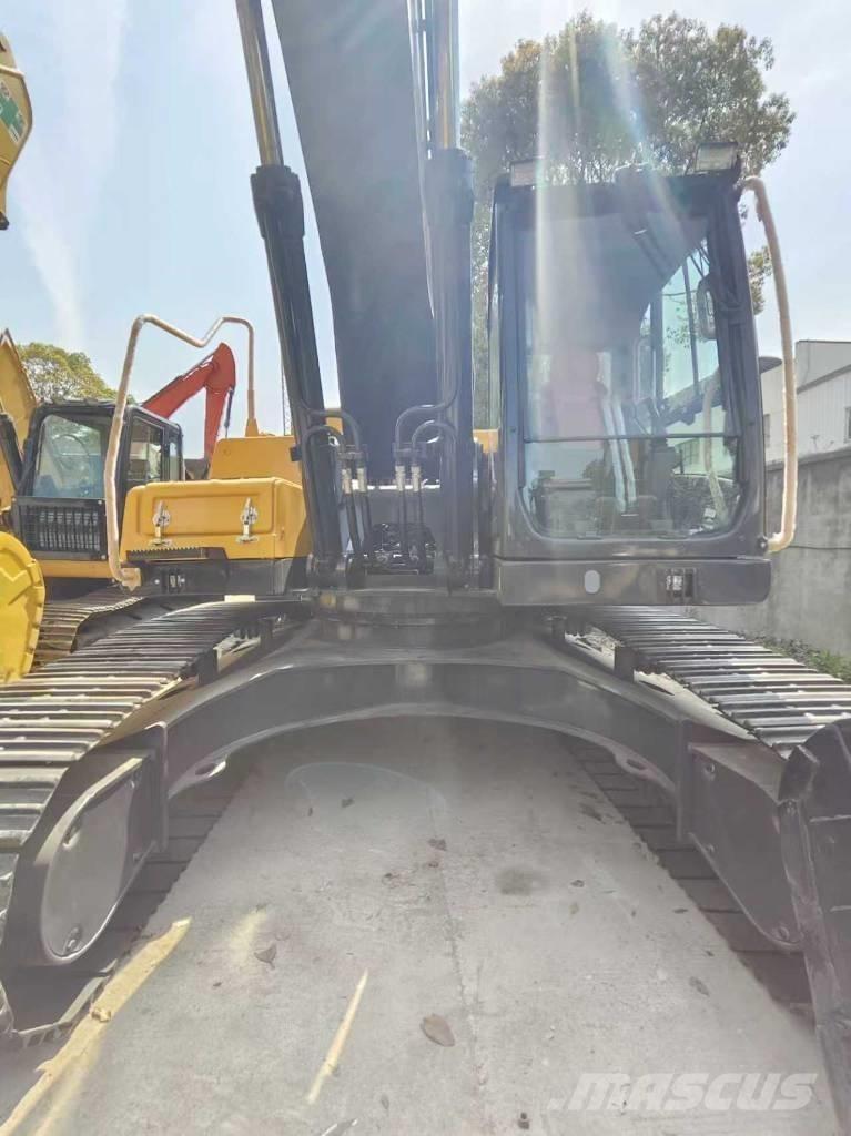 Volvo EC 250 D L حفارات زحافة