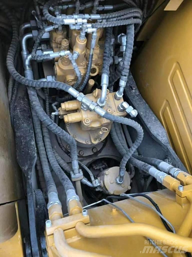 Sany SY 135 C حفارات زحافة