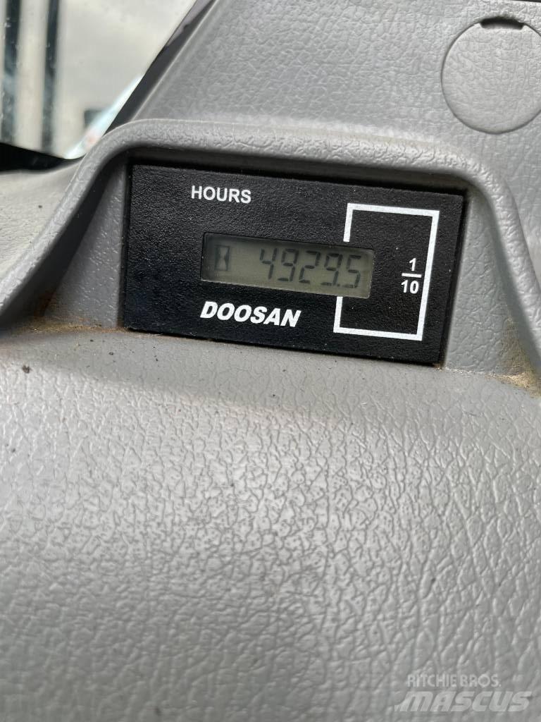 Doosan DX 165 W حفارات بعجل