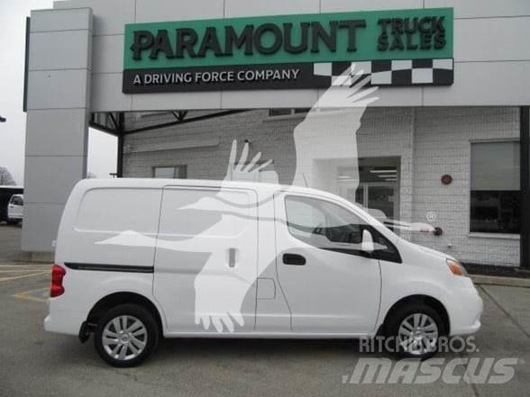 Nissan NV200 أخرى