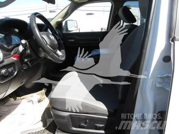 RAM 5500 HD شاحنات مسطحة/مفصلية الجوانب