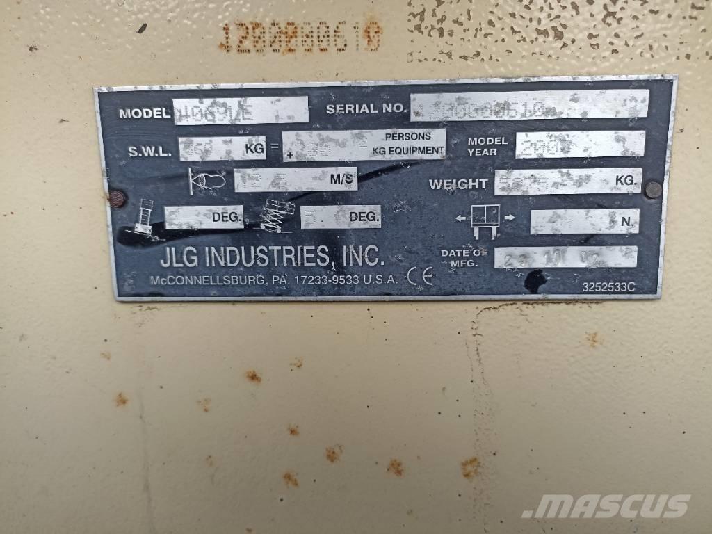 JLG 4069 LE رافعات مقصية الشكل
