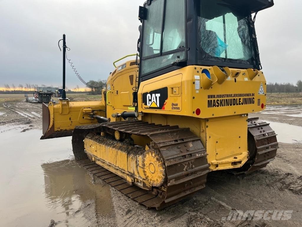 CAT D 4 K 2 LGP بلدوزرات مجنزرة