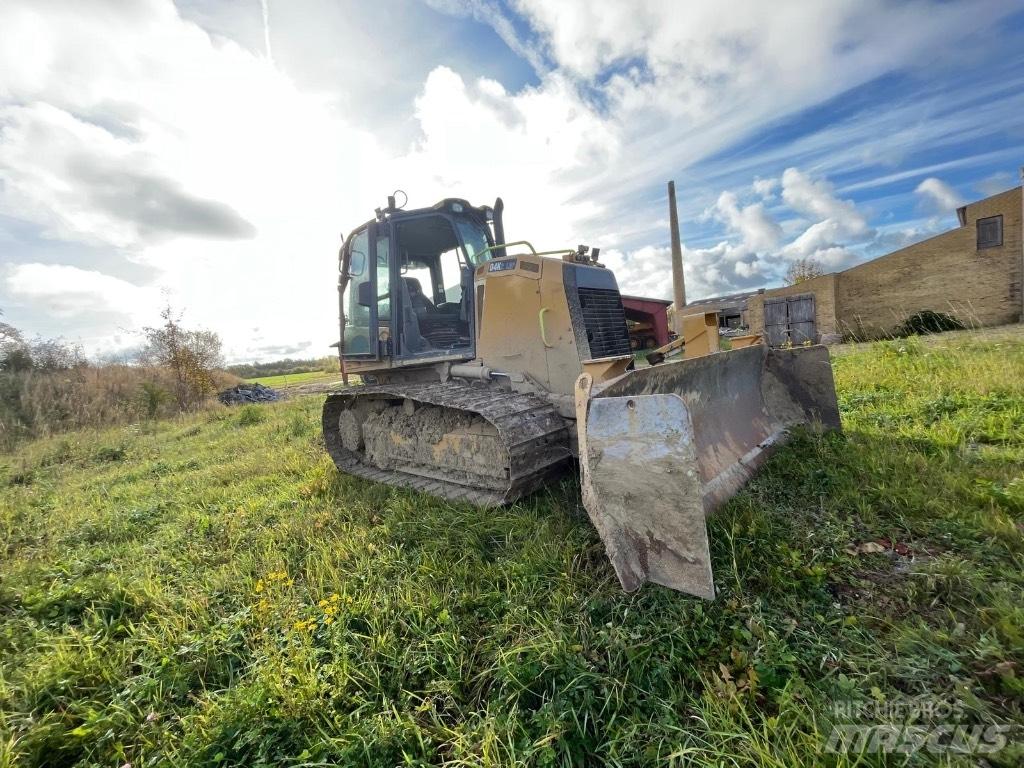CAT D 4 K 2 LGP بلدوزرات مجنزرة