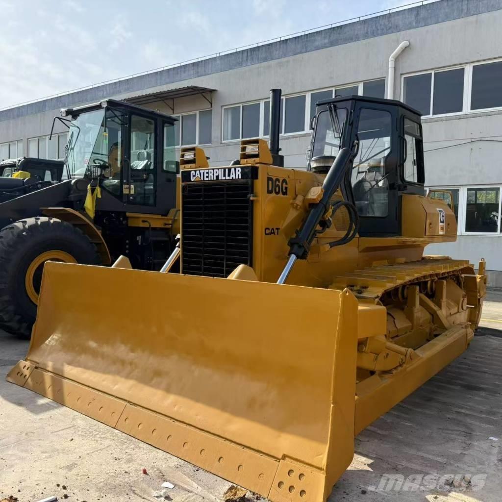 CAT D6G بلدوزرات مجنزرة