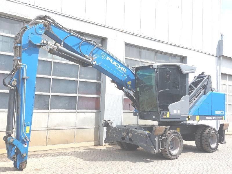 Fuchs MHL 320 F مناولات المخلفات / مناولات صناعية