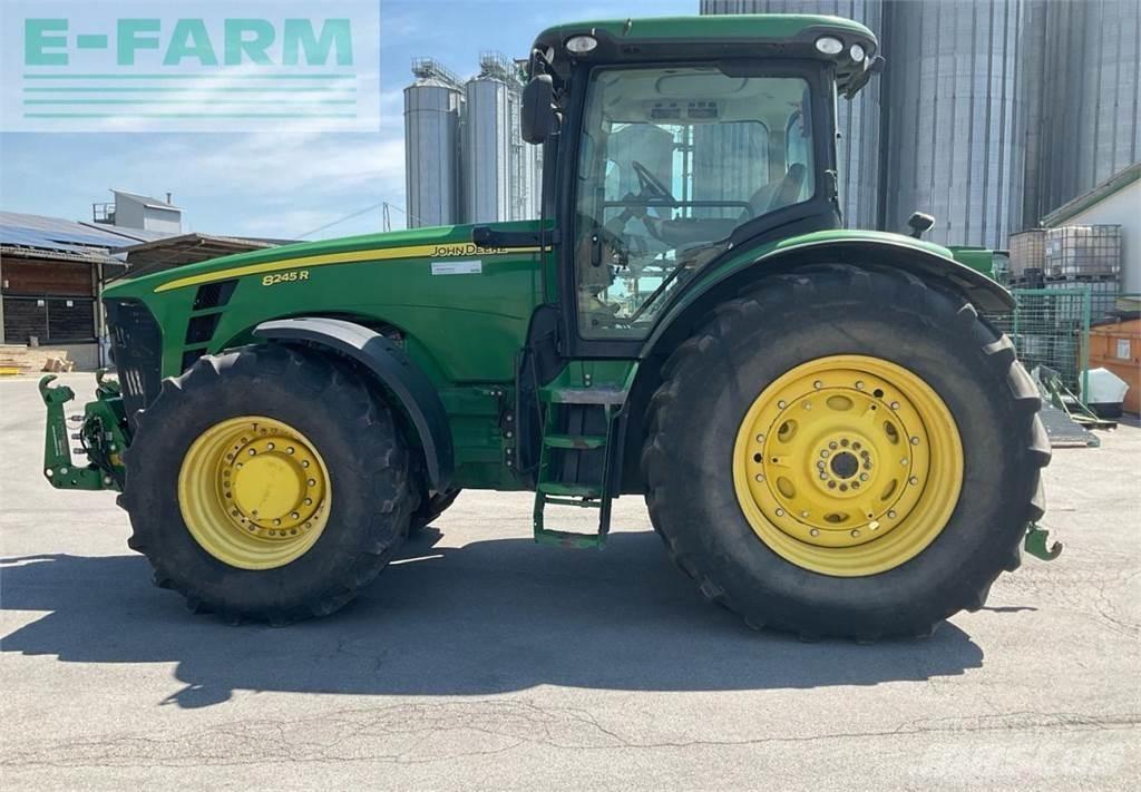John Deere 8245R الجرارات