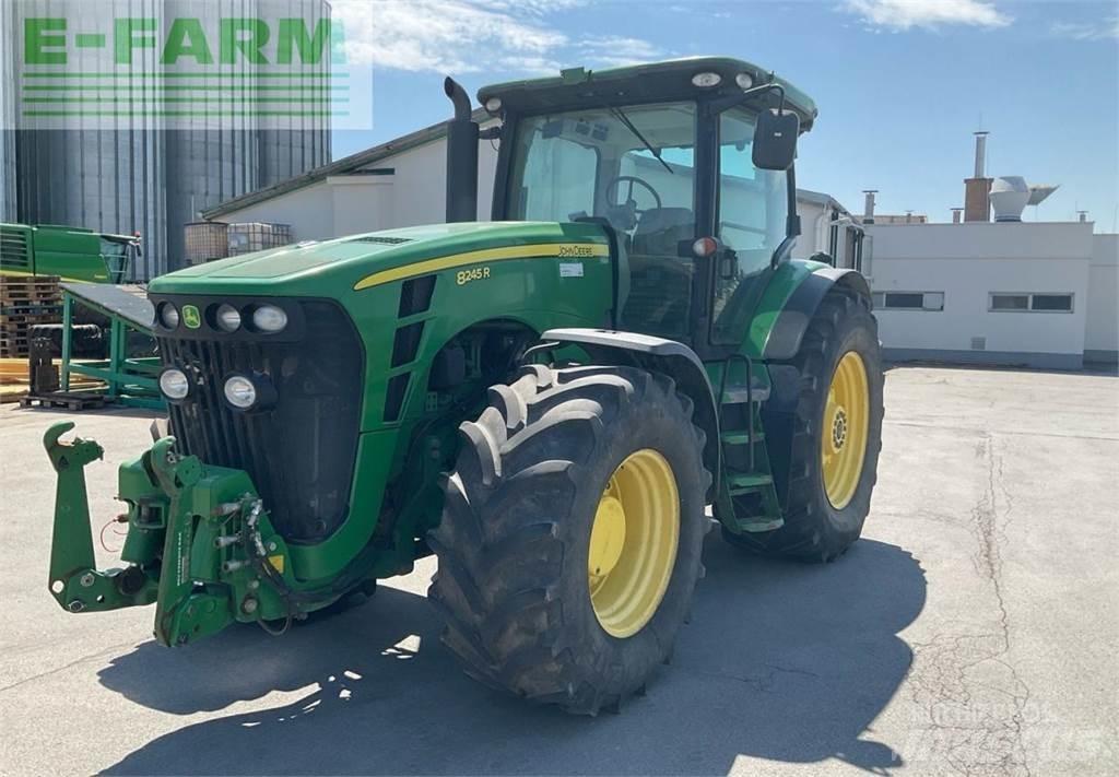 John Deere 8245R الجرارات