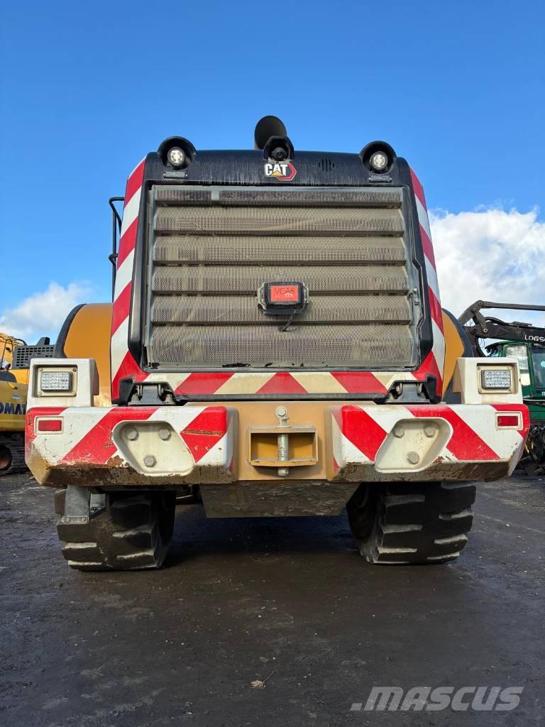 CAT 966 لوادر بعجل