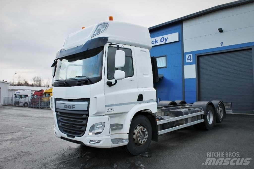 DAF CF 440 FAN شاحنات بمقصورة وهيكل