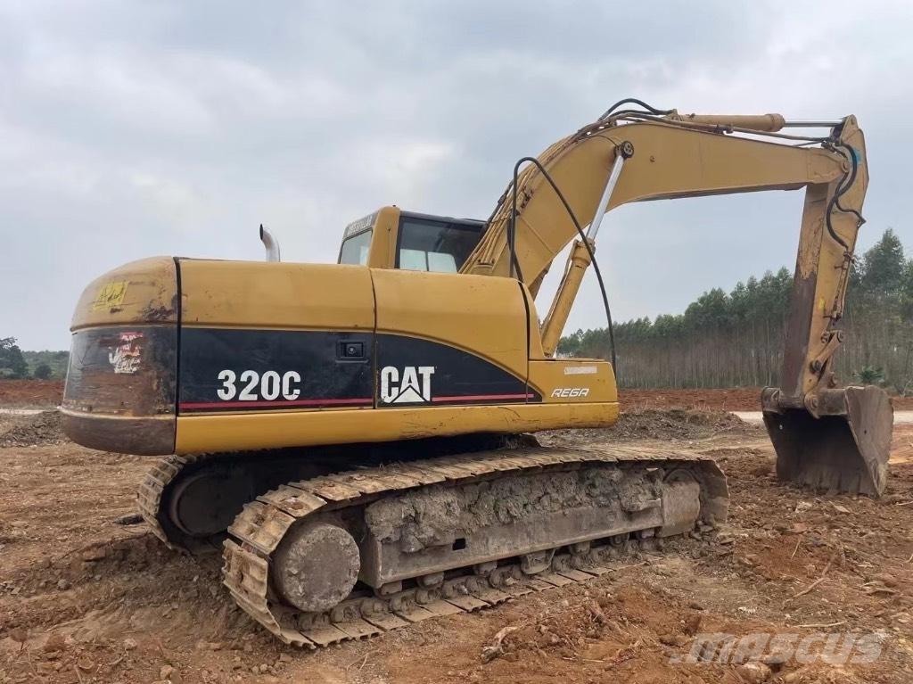 CAT 320 C حفارات زحافة
