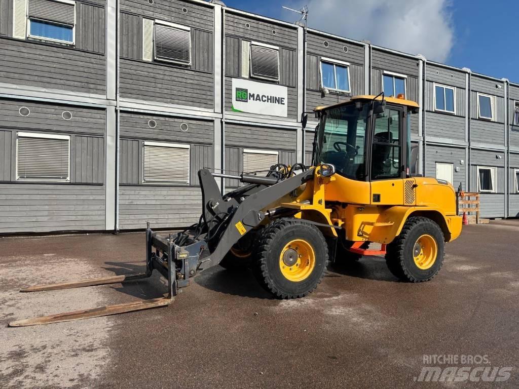 Volvo L 30 GS لوادر بعجل