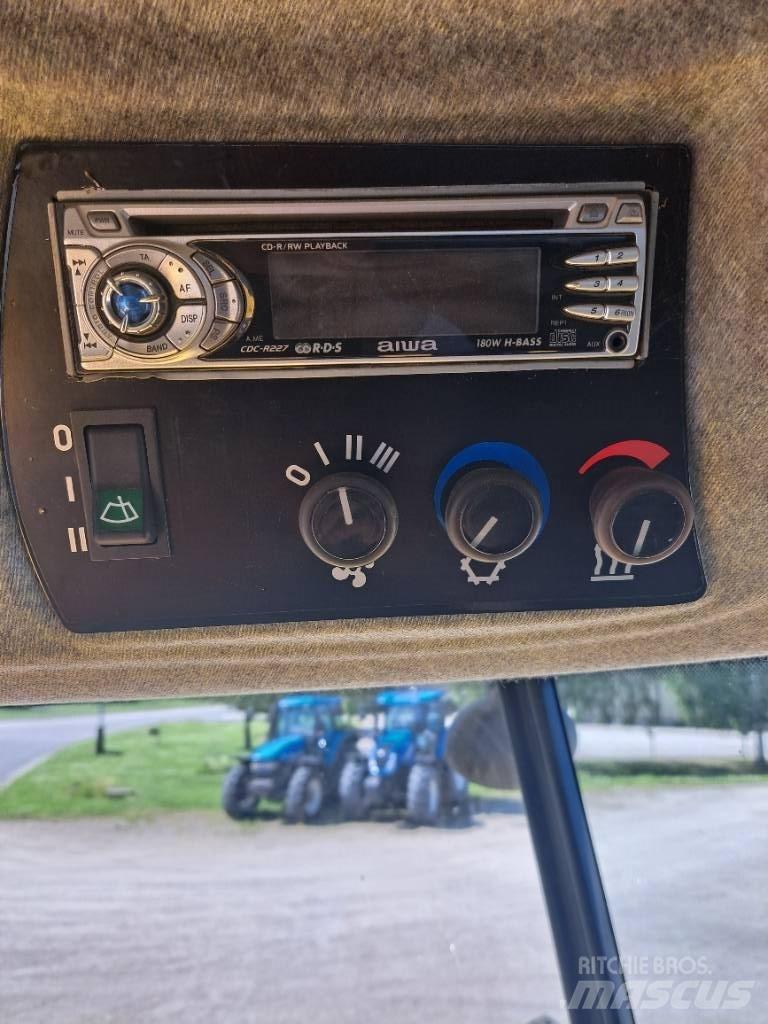 New Holland TC5050 حصادات
