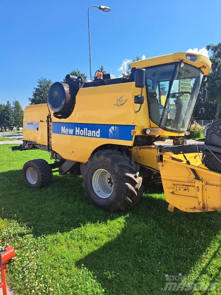 New Holland TC5050 حصادات