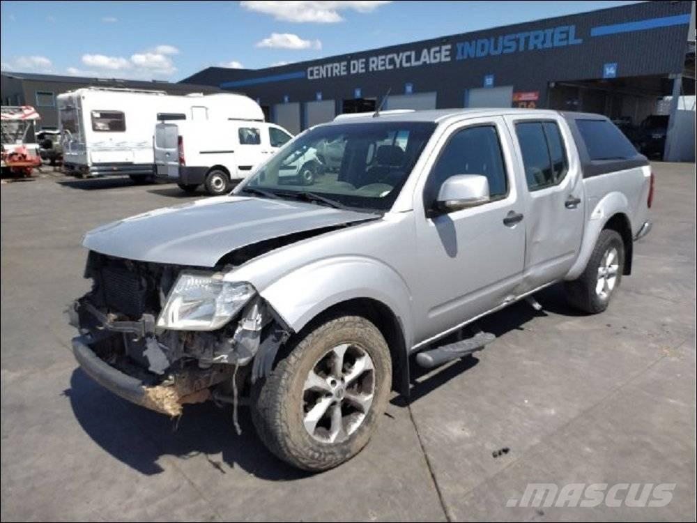 Nissan Navara 1 شاحنات خفيفة/مفصلية الجوانب