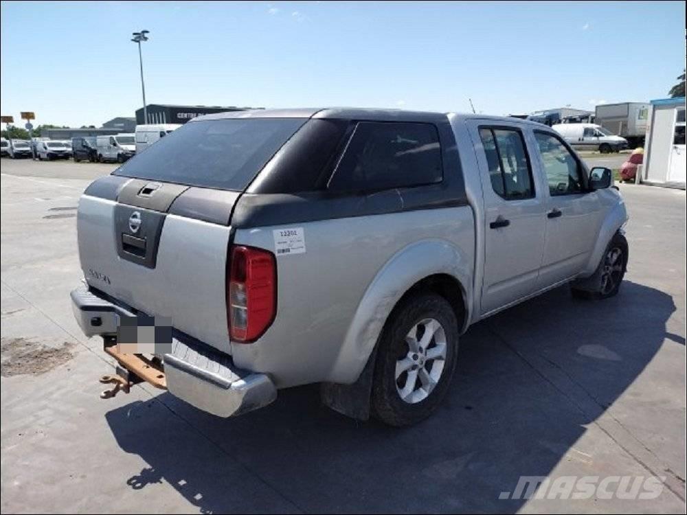Nissan Navara 1 شاحنات خفيفة/مفصلية الجوانب
