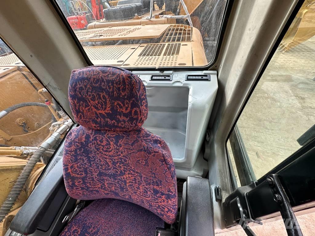 CAT 320 C L حفارات زحافة