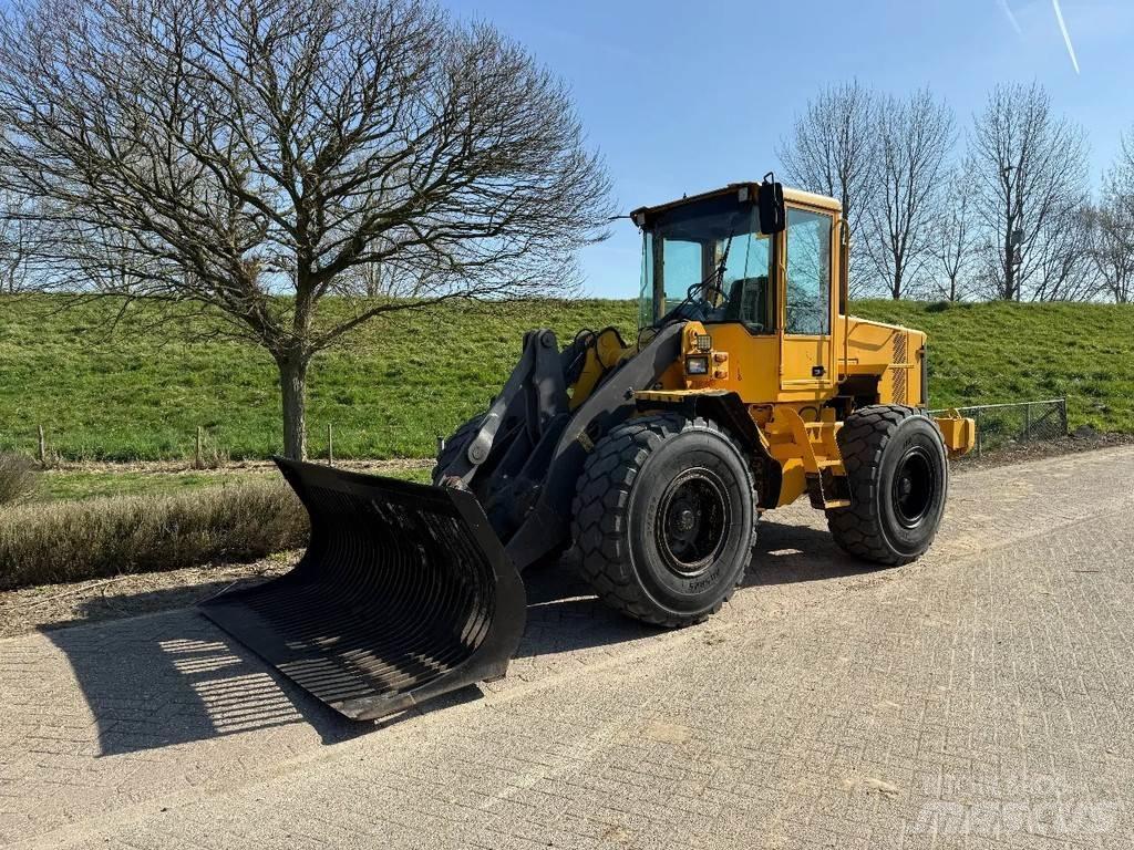 Volvo L70D لوادر بعجل