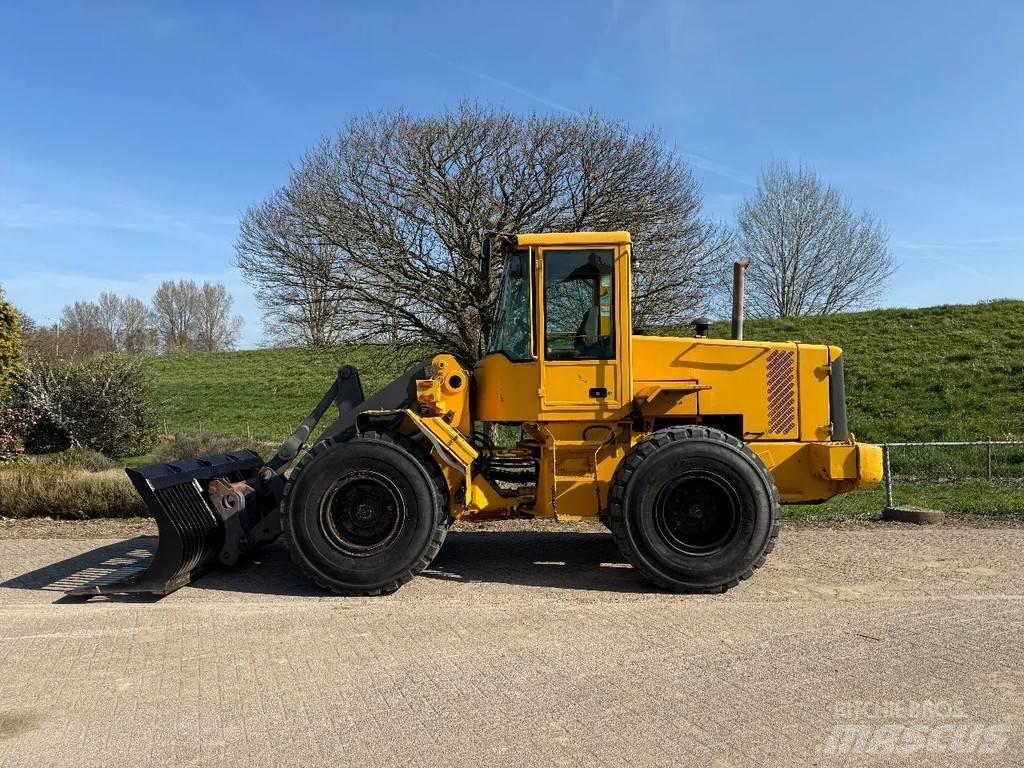 Volvo L70D لوادر بعجل