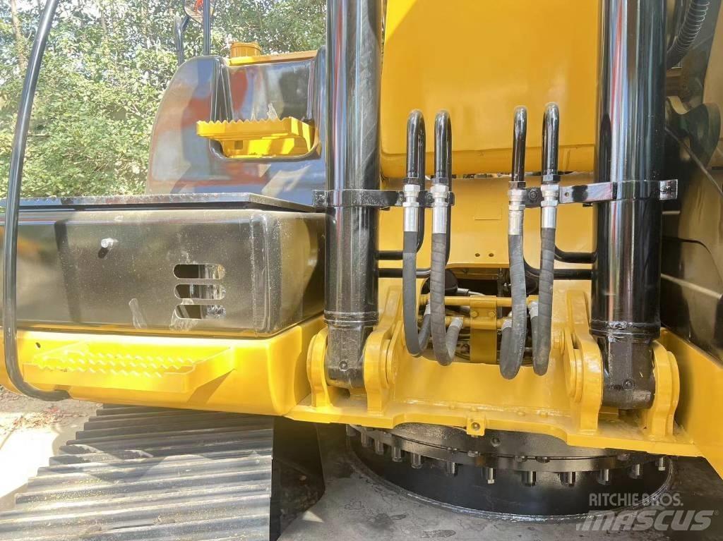 CAT 320 D L حفارات زحافة