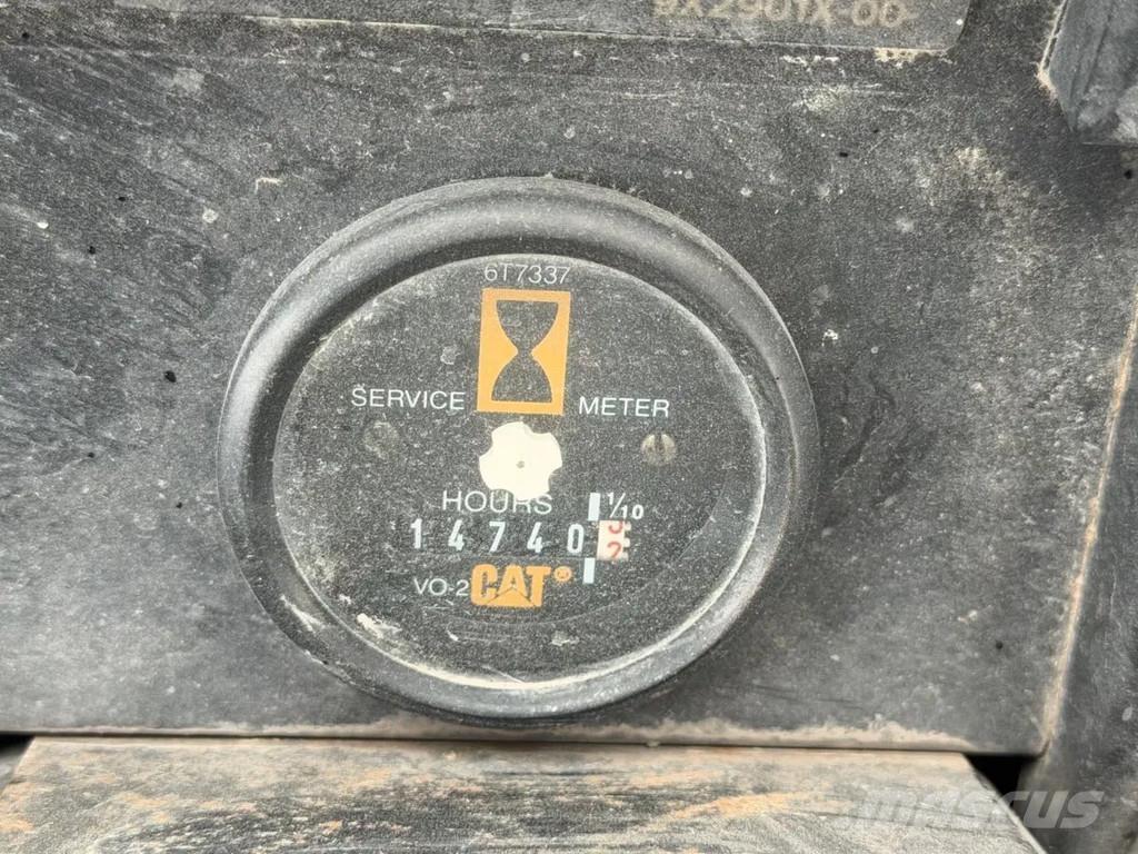 CAT IT 12 B لوادر بعجل