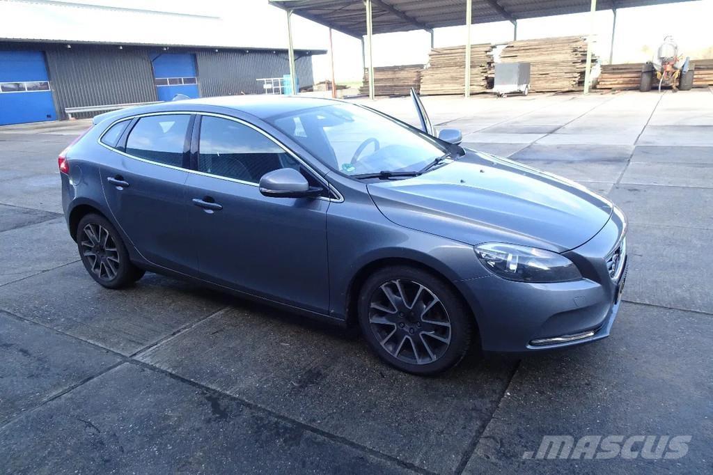 Volvo V40 . سيارات