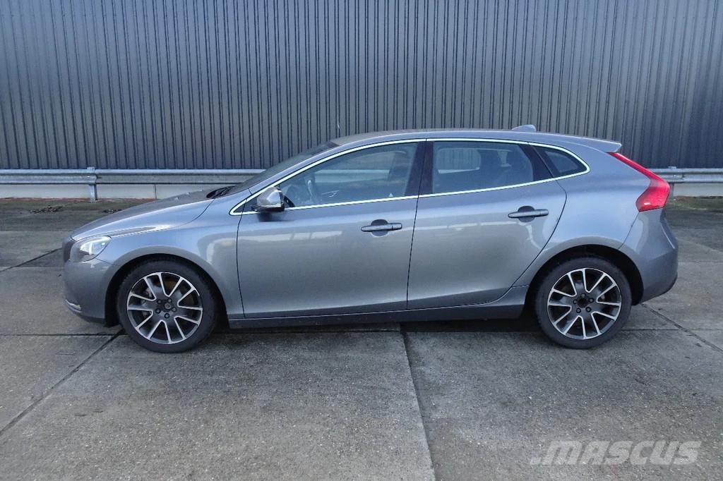 Volvo V40 . سيارات