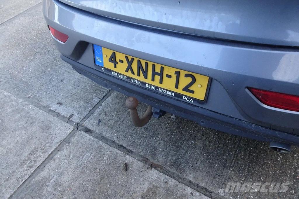 Volvo V40 . سيارات