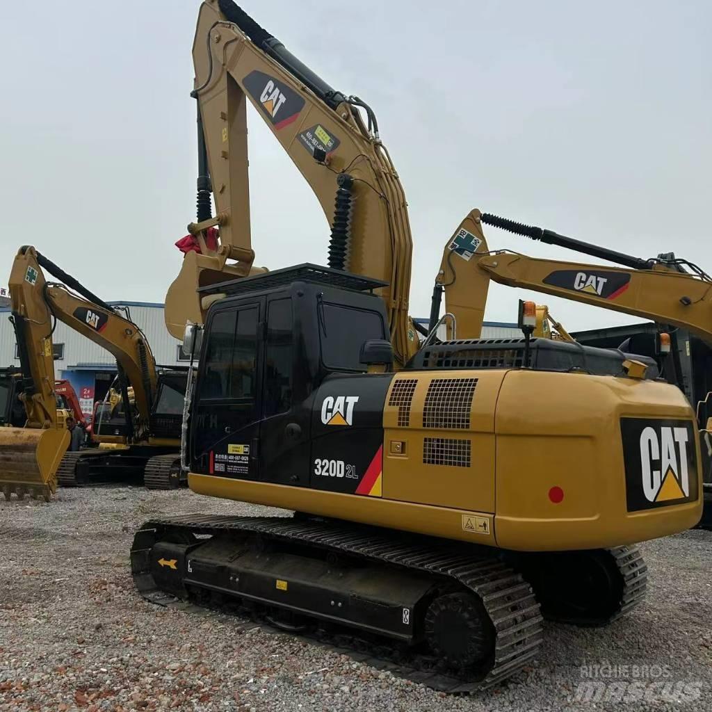 CAT 320 D L حفارات زحافة