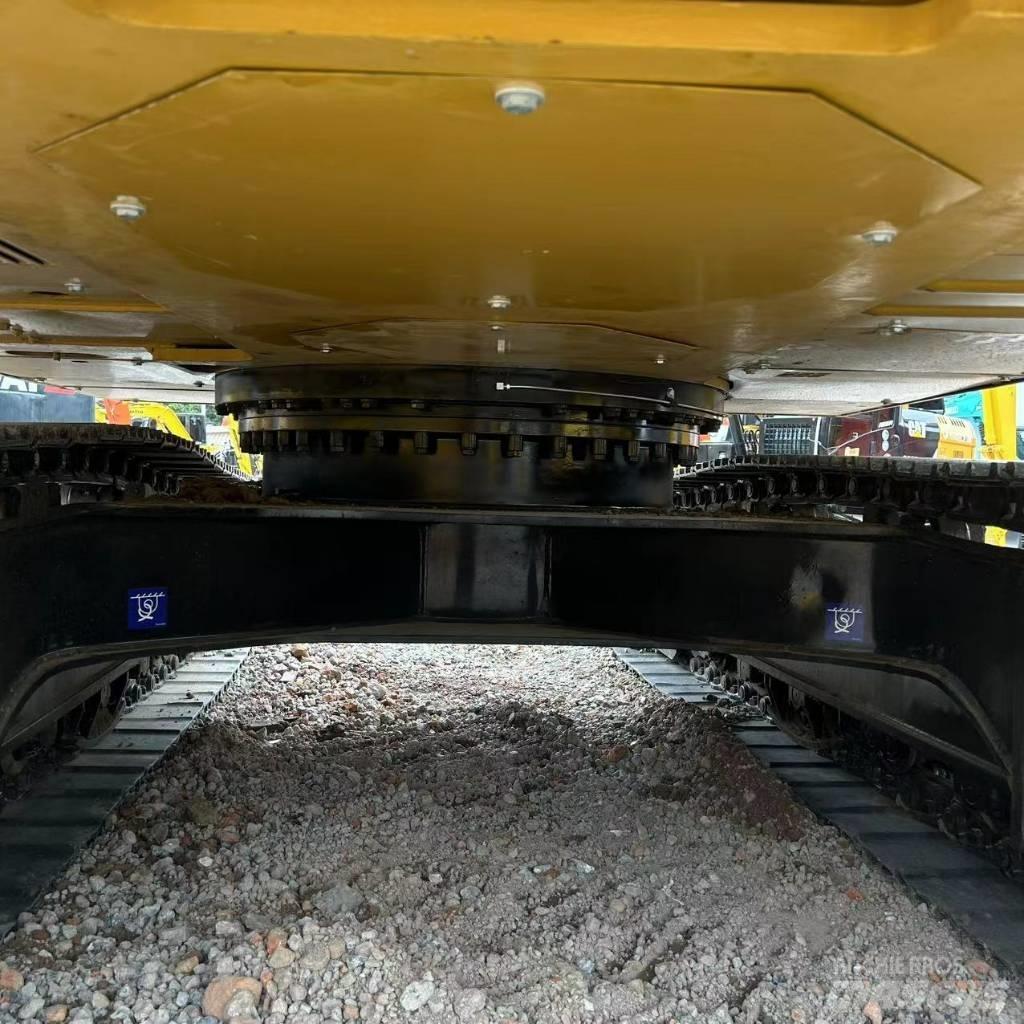 CAT 320 D L حفارات زحافة