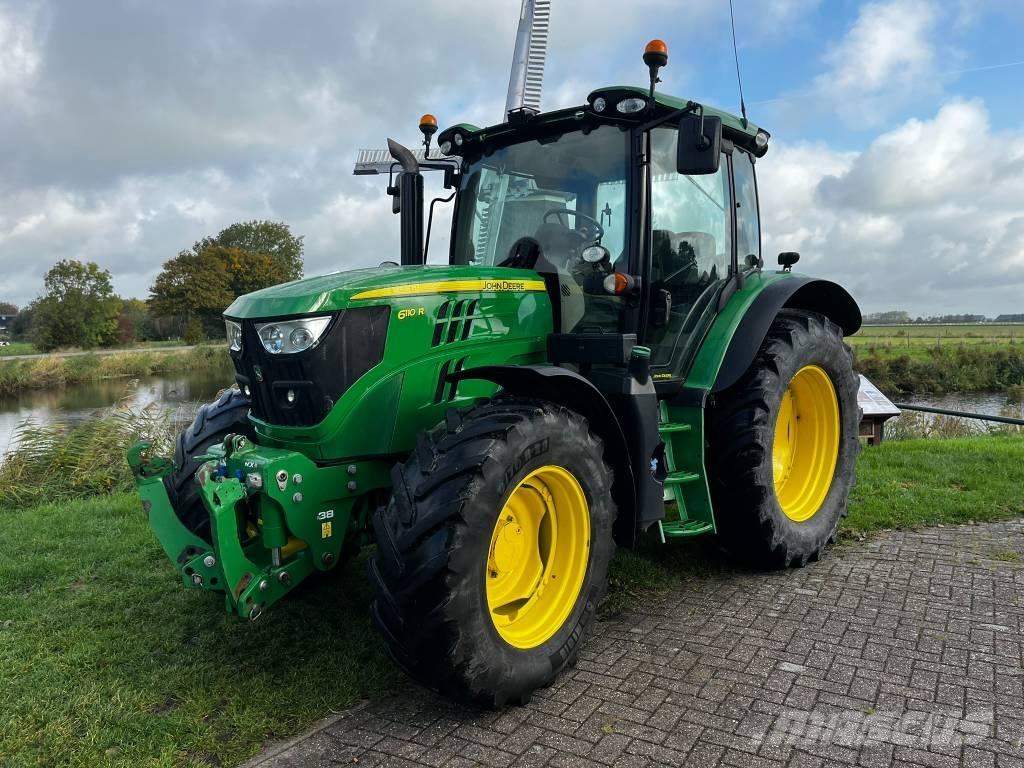 John Deere 6110 R الجرارات