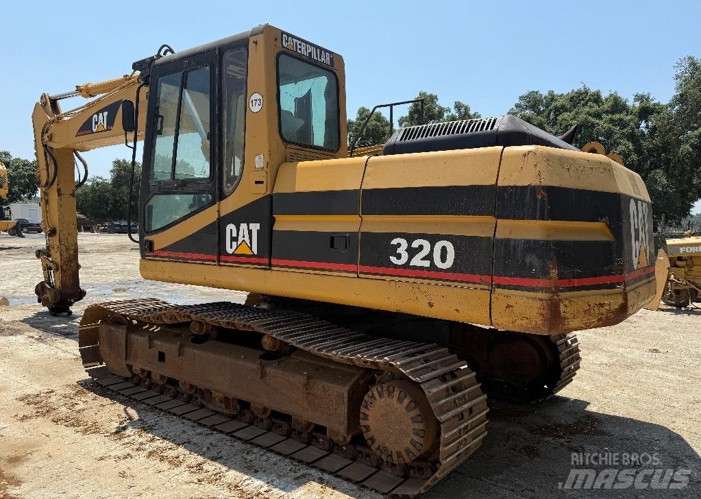 CAT 320 L حفارات زحافة