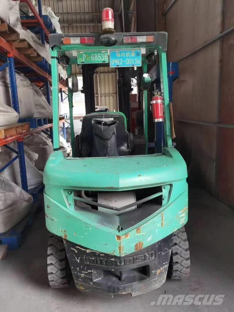 Mitsubishi FD 25 شاحنات الديزل