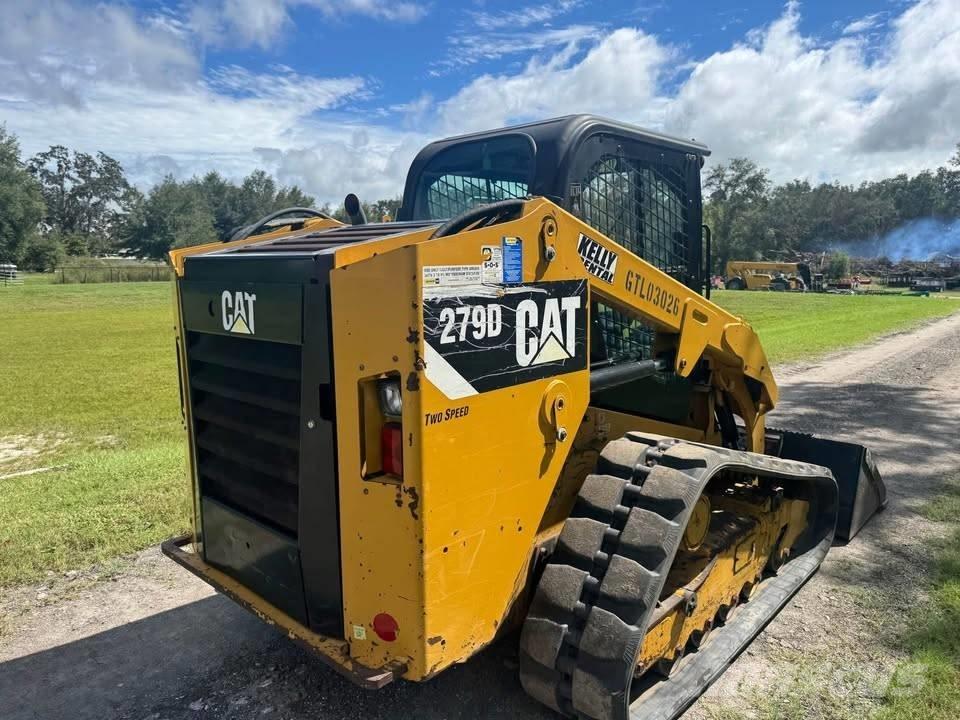 CAT 279 D لوادر انزلاقية التوجيه
