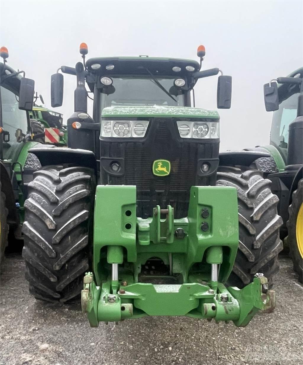 John Deere 8400 R الجرارات