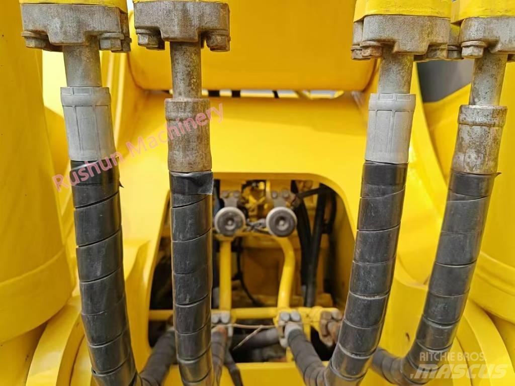 Komatsu PC 220-8 حفارات زحافة
