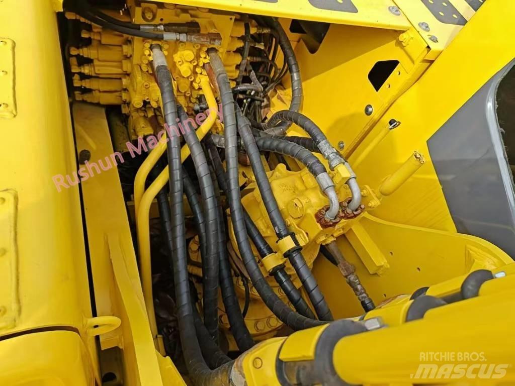 Komatsu PC 220-8 حفارات زحافة