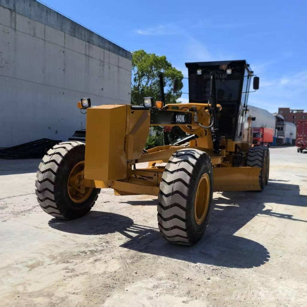 CAT 140 K معدات تمهيد الطرق