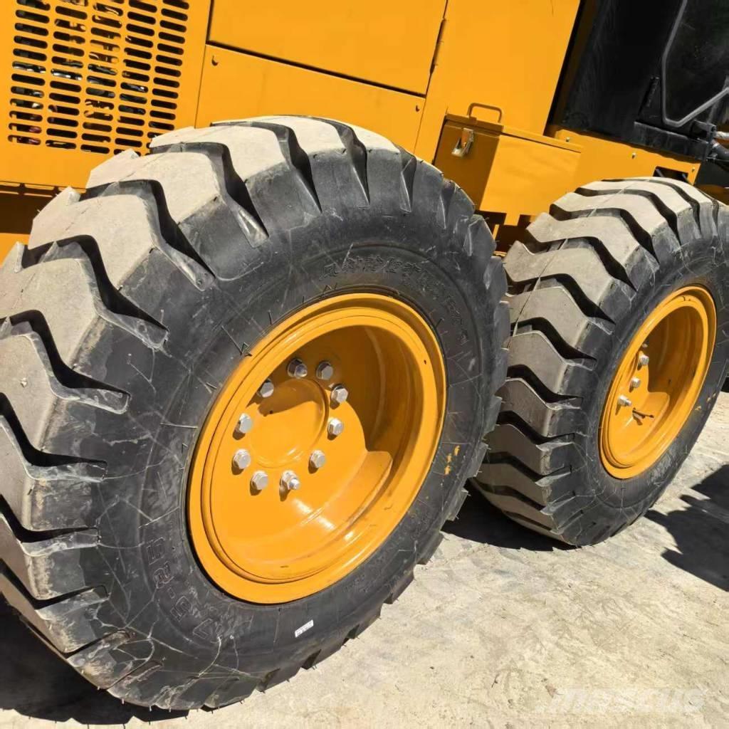 CAT 140 K معدات تمهيد الطرق