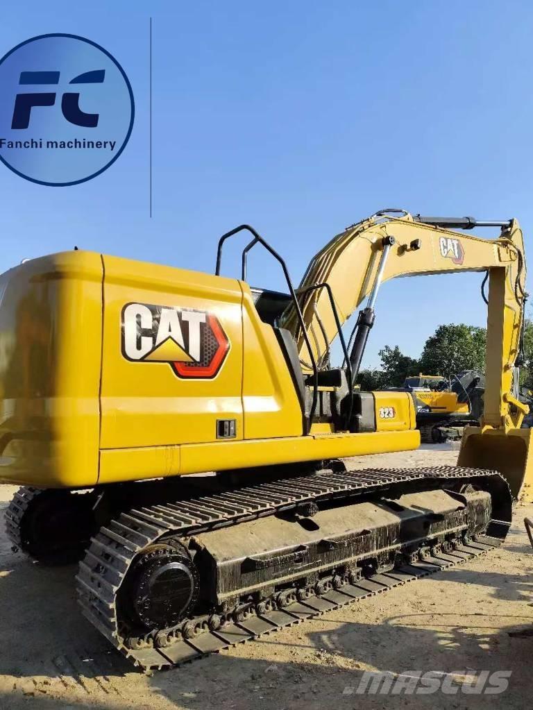 CAT 323 حفارات زحافة