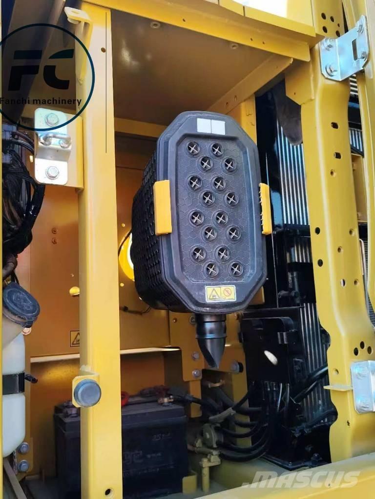 CAT 323 حفارات زحافة