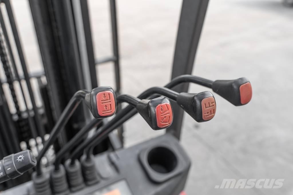 Manitou MI 25 D شاحنات الديزل