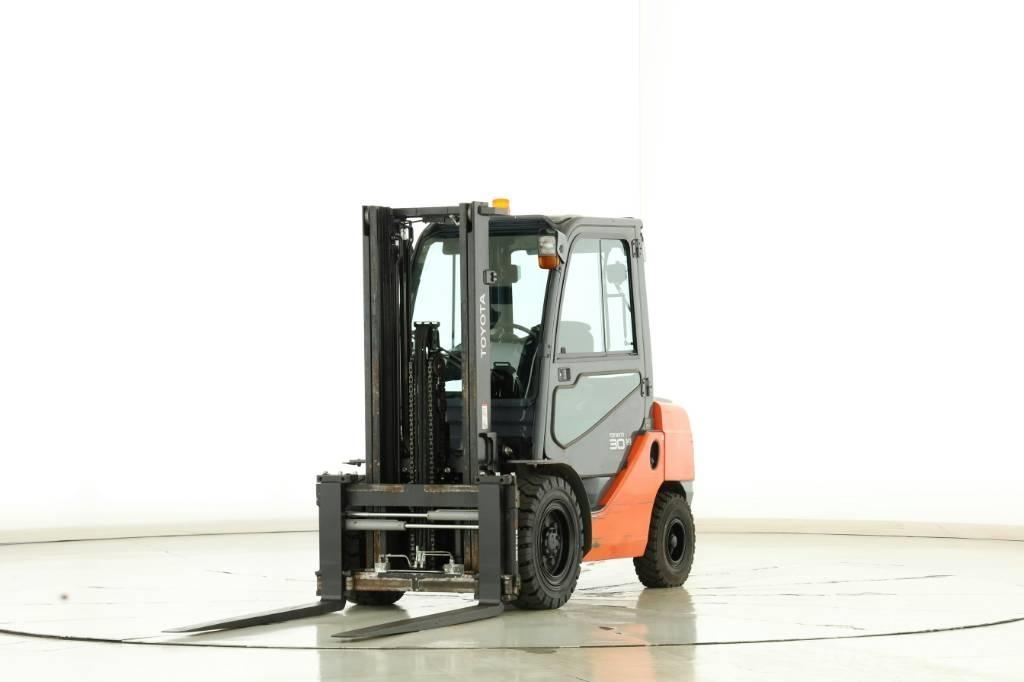 Toyota 02-8-FDF-30 شاحنات الديزل