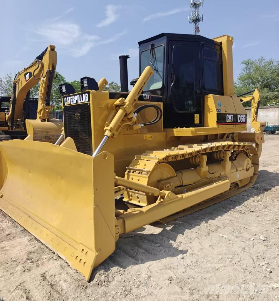 CAT D 6 G بلدوزرات مجنزرة