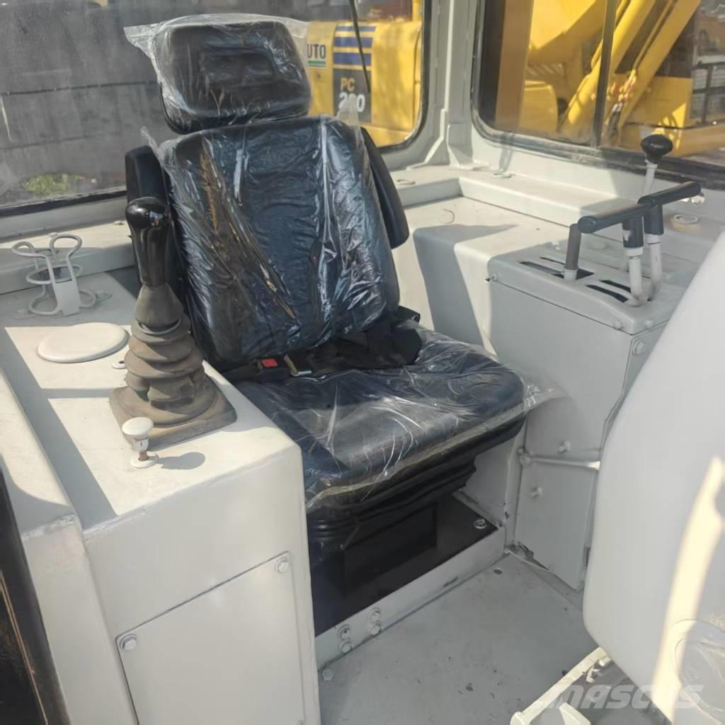 CAT D 6 G بلدوزرات مجنزرة