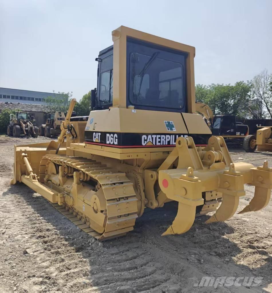 CAT D 6 G بلدوزرات مجنزرة