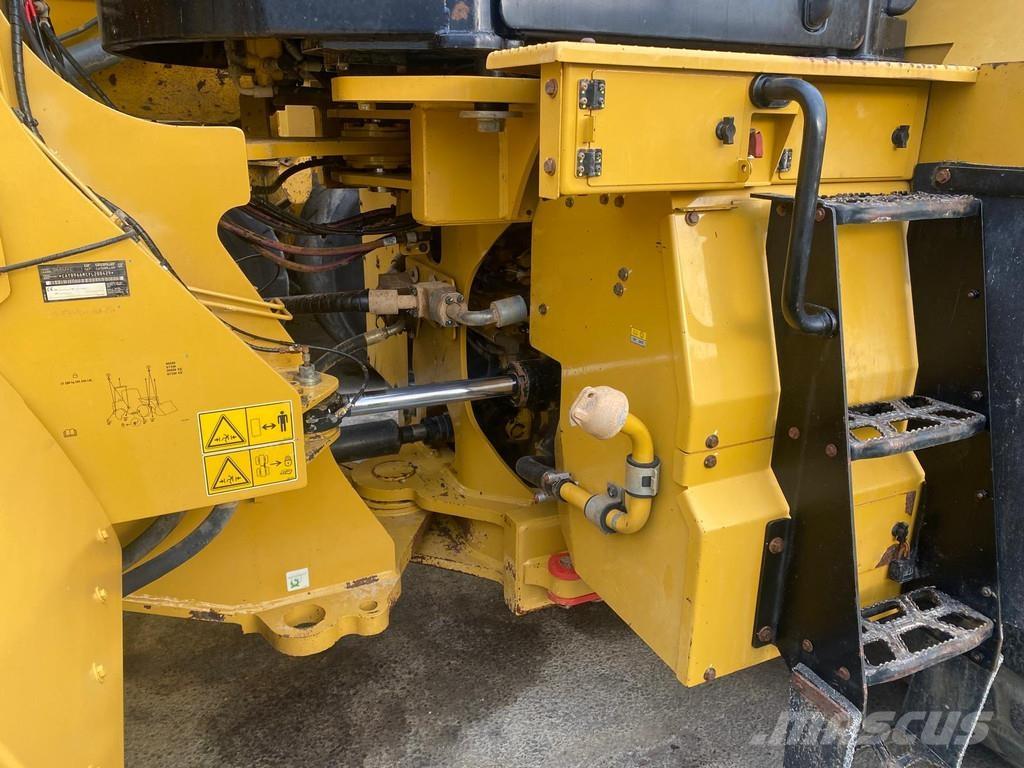 CAT 966 M NVT لوادر بعجل